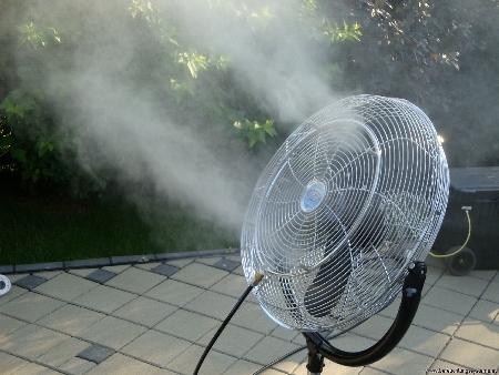 RAUCH Ventilator mit Düsen zur ERfrischung und Abkühlung bei Sommerhitze